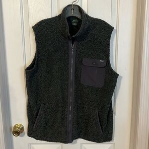 Woolrich zip front vest. Size men’s L. Polyester fleece. 3 pockets.